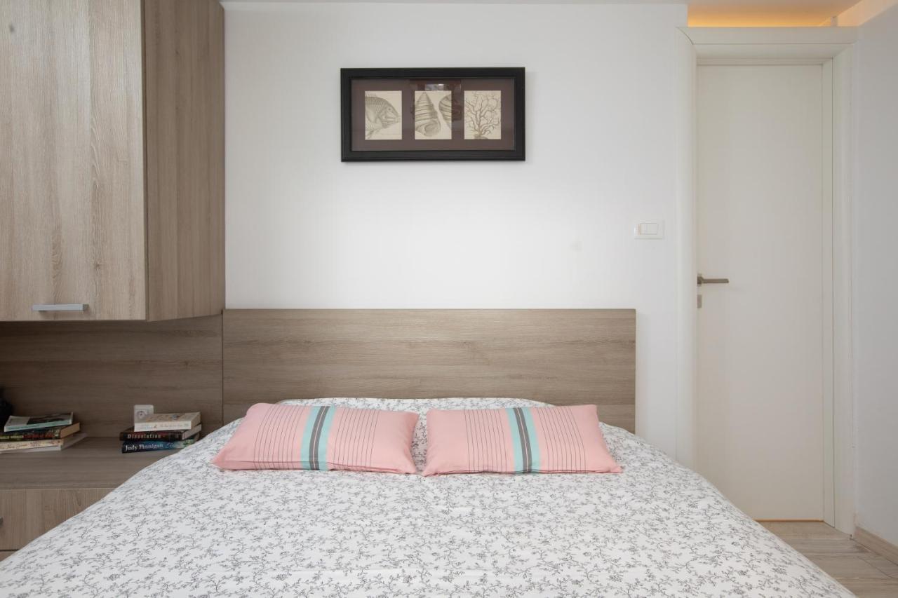 Apartment Coastal Villa Makarska Exteriör bild